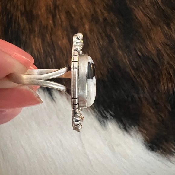 ❤️ White Buffalo Turquoise Oval Ring Navajo Style Matte Sterling ADJ Sz 5 to 7.5 - Picture 6 of 13